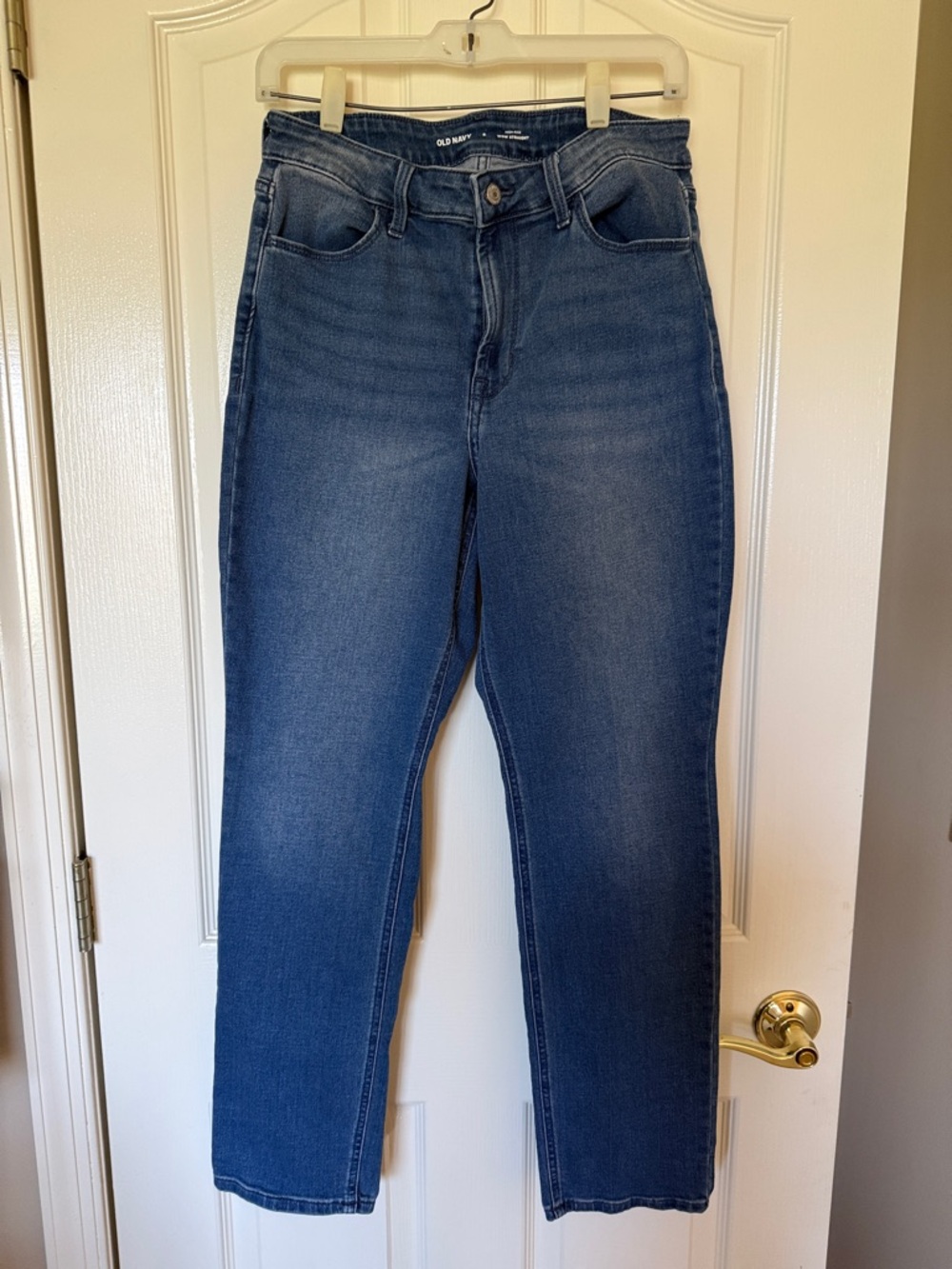 Old Navy Straight Leg Jeans in Medium Blue Wash